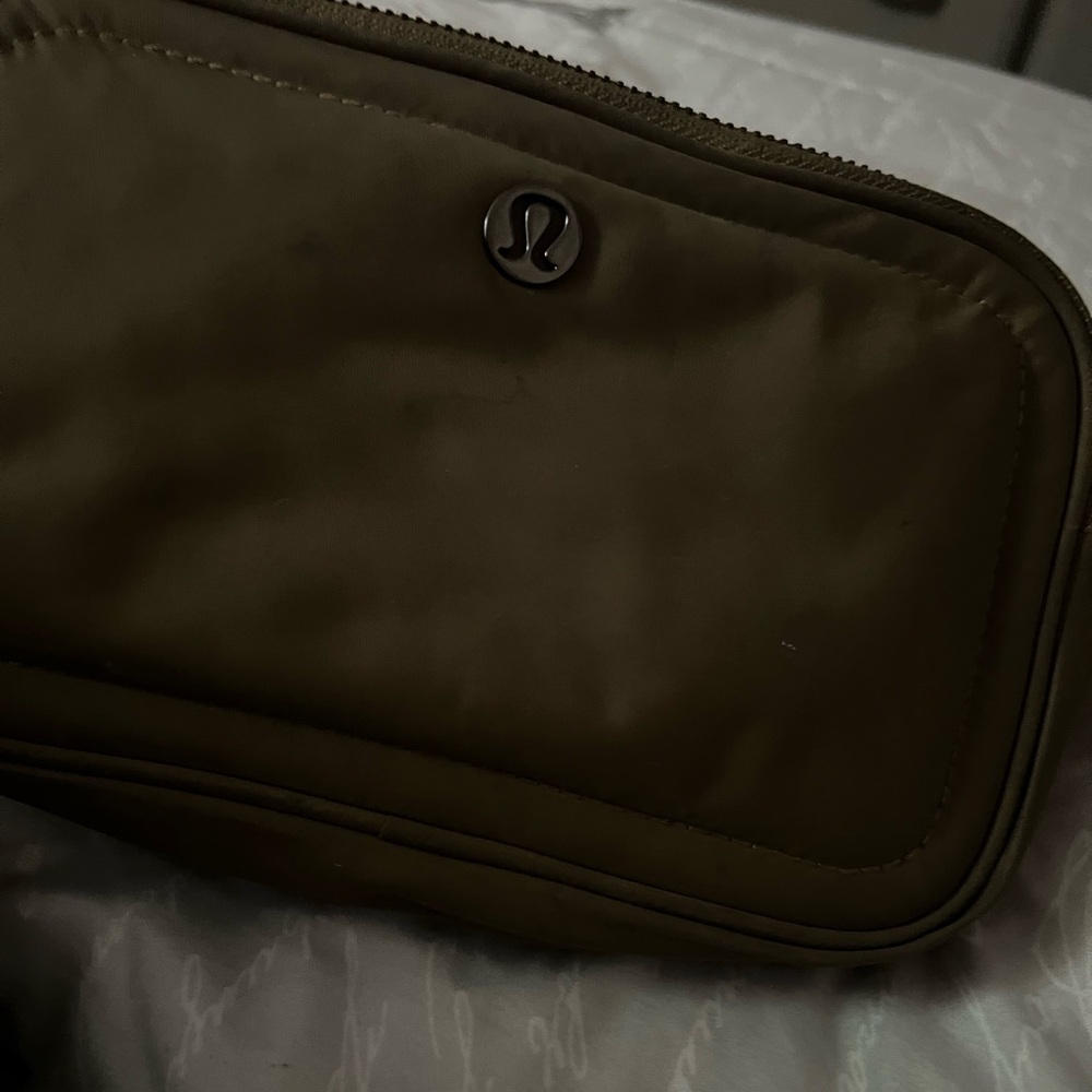 lululemon athletica Men's Belt Bag in Dark Olive